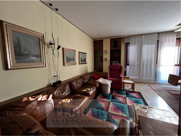 Scoprite un'opportunità unica nel cuore di Padova! Vi presentiamo un appartamento spazioso e lumi...