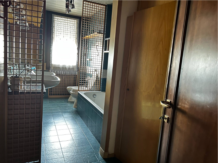 Scoprite un'opportunità unica nel cuore di Padova! Vi presentiamo un appartamento spazioso e lumi...