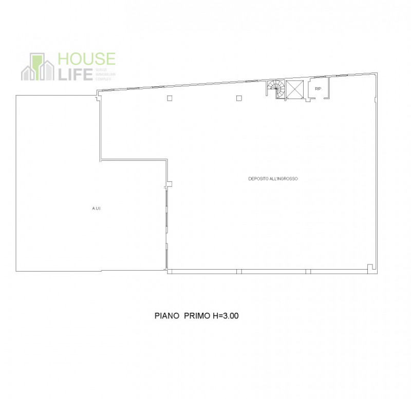 SCHIO - ZONA INDUSTRIALE: CAPANNONE COMMERCIALE DI TESTA CON AREA ESTERNA. Posto nella zona artig...