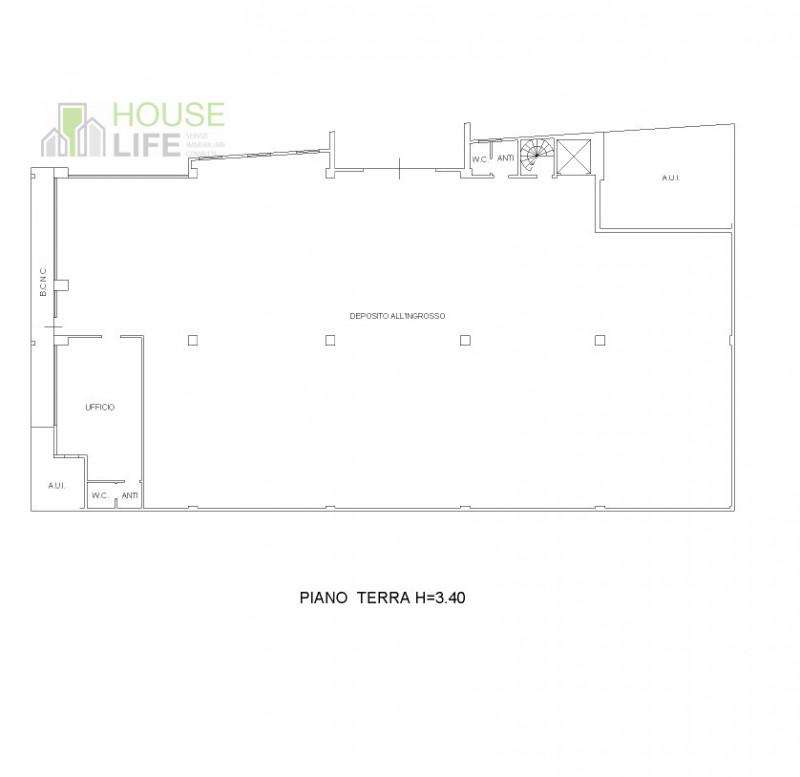 SCHIO - ZONA INDUSTRIALE: CAPANNONE COMMERCIALE DI TESTA CON AREA ESTERNA. Posto nella zona artig...