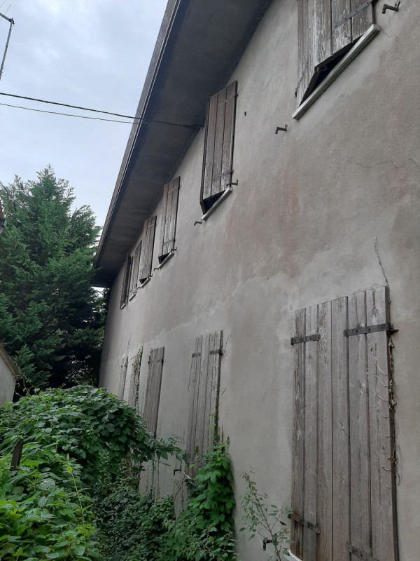 Se stai cercando un appartamento spazioso e luminoso, questa è l'opportunità che fa per te! Situa...