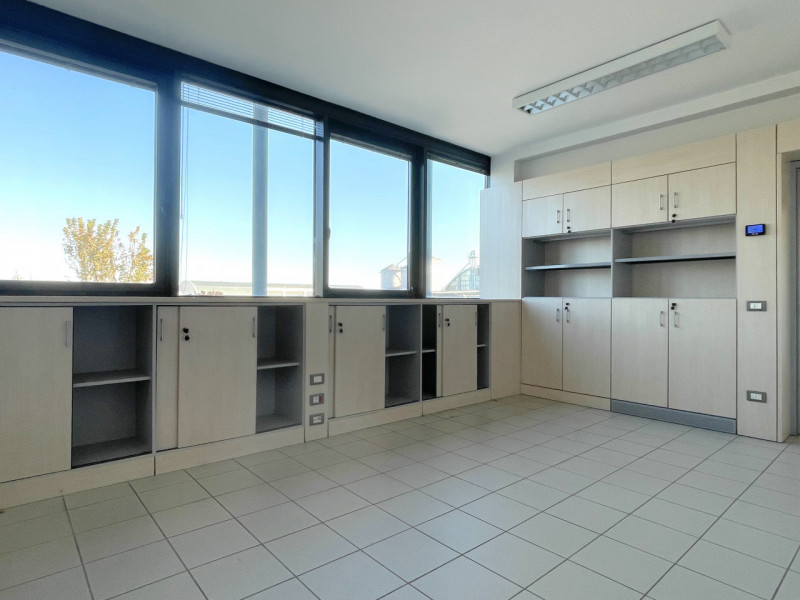 ZONA INDUSTRIALE DI CONSELVE - BAGNOLI DI SOPRA: Prestigioso Ufficio di complessivi 310 mq. circa...