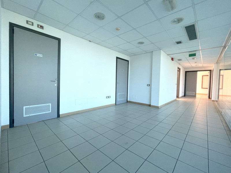 ZONA INDUSTRIALE DI CONSELVE - BAGNOLI DI SOPRA: Prestigioso Ufficio di complessivi 310 mq. circa...