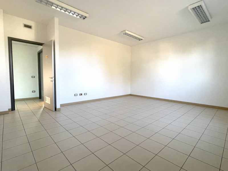 ZONA INDUSTRIALE DI CONSELVE - BAGNOLI DI SOPRA: Prestigioso Ufficio di complessivi 310 mq. circa...