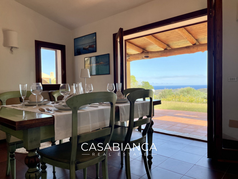 All’interno del rinomato villaggio residenziale “Capizza di Vacca”, perfettamente integrato nel p...