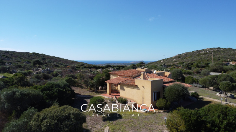 All’interno del rinomato villaggio residenziale “Capizza di Vacca”, perfettamente integrato nel p...
