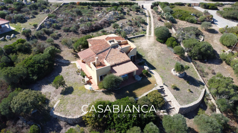 All’interno del rinomato villaggio residenziale “Capizza di Vacca”, perfettamente integrato nel p...