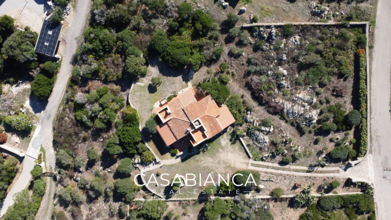 All’interno del rinomato villaggio residenziale “Capizza di Vacca”, perfettamente integrato nel p...