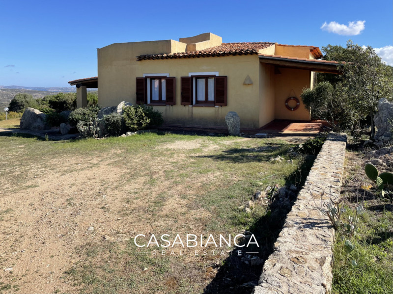 All’interno del rinomato villaggio residenziale “Capizza di Vacca”, perfettamente integrato nel p...