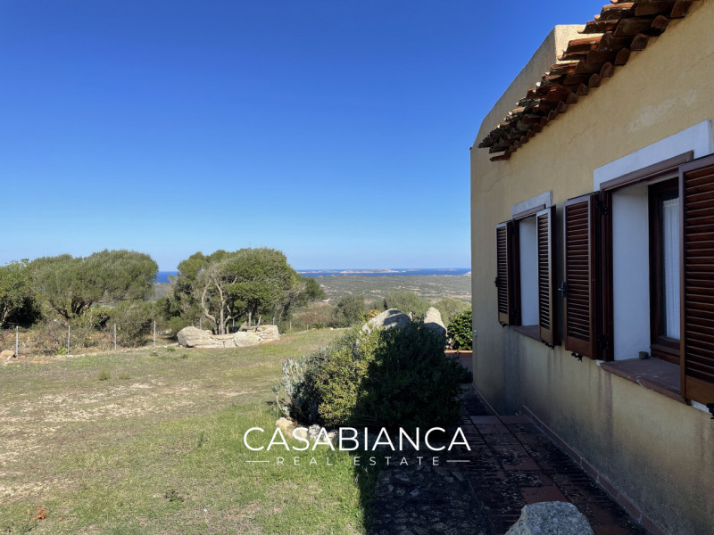 All’interno del rinomato villaggio residenziale “Capizza di Vacca”, perfettamente integrato nel p...