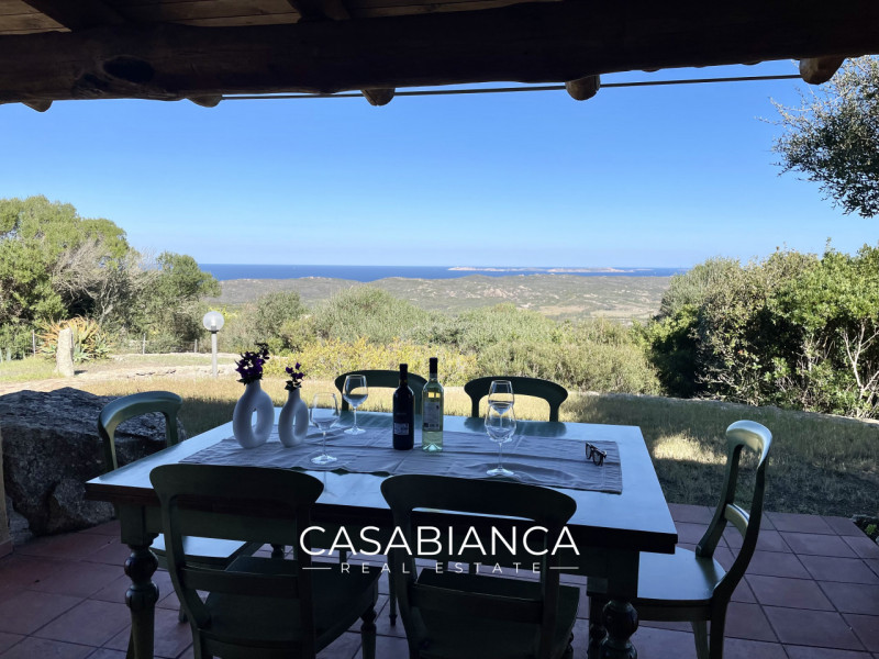 All’interno del rinomato villaggio residenziale “Capizza di Vacca”, perfettamente integrato nel p...