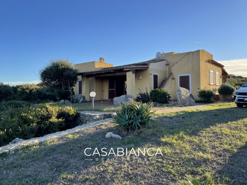 All’interno del rinomato villaggio residenziale “Capizza di Vacca”, perfettamente integrato nel p...