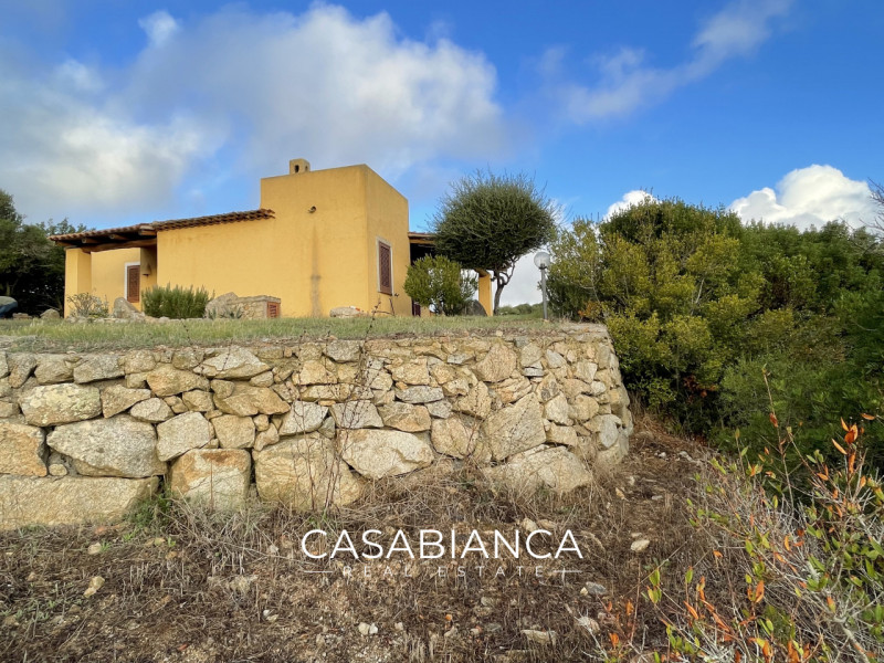 All’interno del rinomato villaggio residenziale “Capizza di Vacca”, perfettamente integrato nel p...