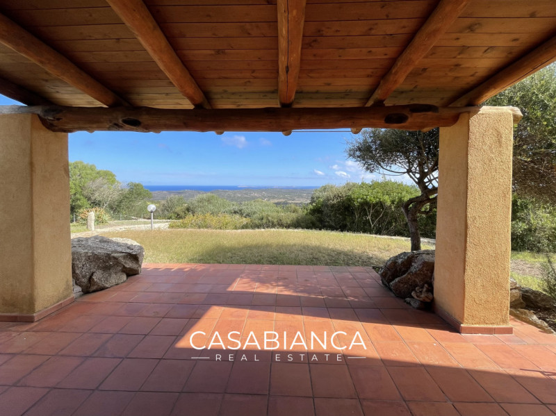 All’interno del rinomato villaggio residenziale “Capizza di Vacca”, perfettamente integrato nel p...