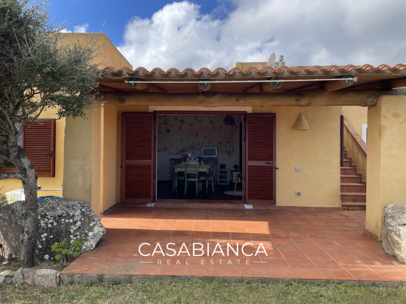 All’interno del rinomato villaggio residenziale “Capizza di Vacca”, perfettamente integrato nel p...
