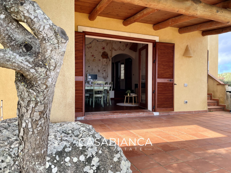 All’interno del rinomato villaggio residenziale “Capizza di Vacca”, perfettamente integrato nel p...