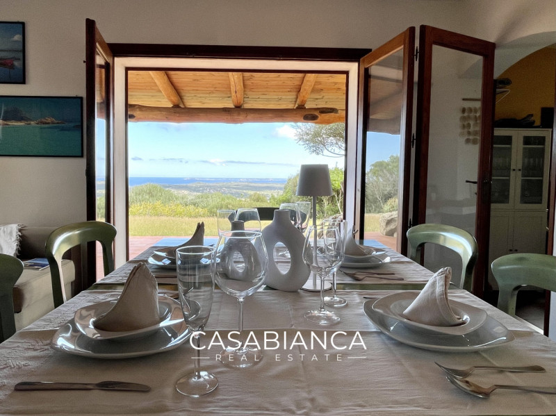 All’interno del rinomato villaggio residenziale “Capizza di Vacca”, perfettamente integrato nel p...