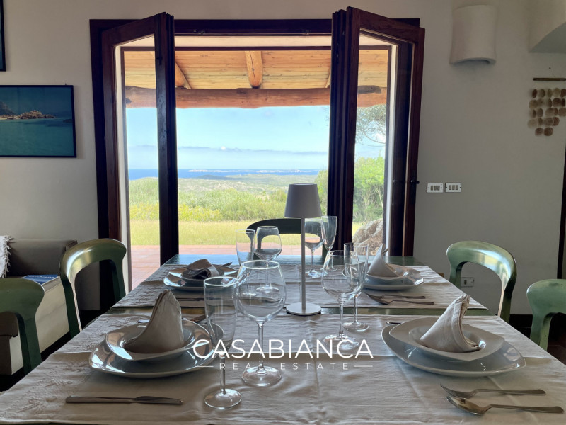 All’interno del rinomato villaggio residenziale “Capizza di Vacca”, perfettamente integrato nel p...