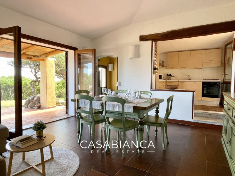 All’interno del rinomato villaggio residenziale “Capizza di Vacca”, perfettamente integrato nel p...