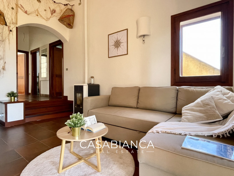 All’interno del rinomato villaggio residenziale “Capizza di Vacca”, perfettamente integrato nel p...