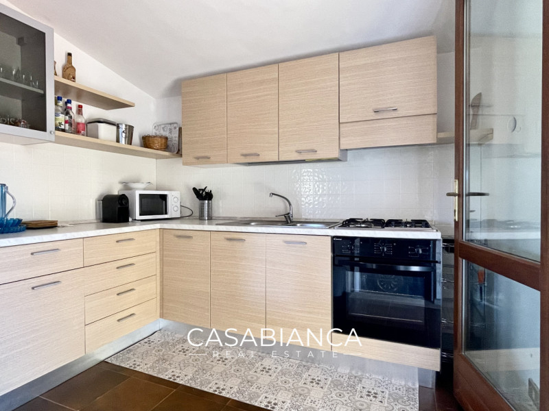 All’interno del rinomato villaggio residenziale “Capizza di Vacca”, perfettamente integrato nel p...