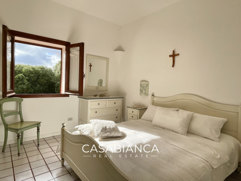 All’interno del rinomato villaggio residenziale “Capizza di Vacca”, perfettamente integrato nel p...