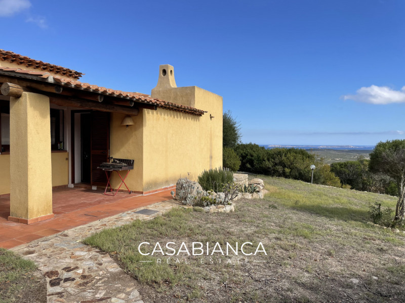 All’interno del rinomato villaggio residenziale “Capizza di Vacca”, perfettamente integrato nel p...