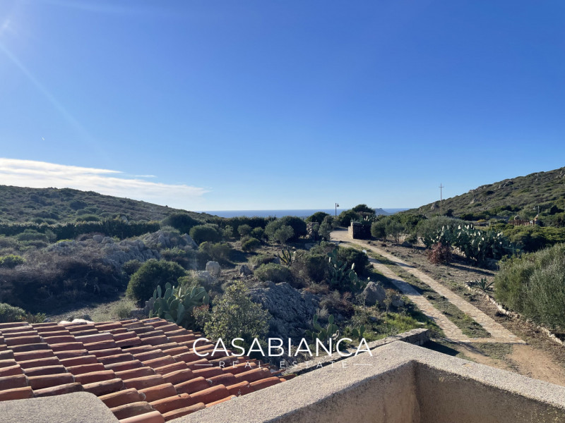 All’interno del rinomato villaggio residenziale “Capizza di Vacca”, perfettamente integrato nel p...
