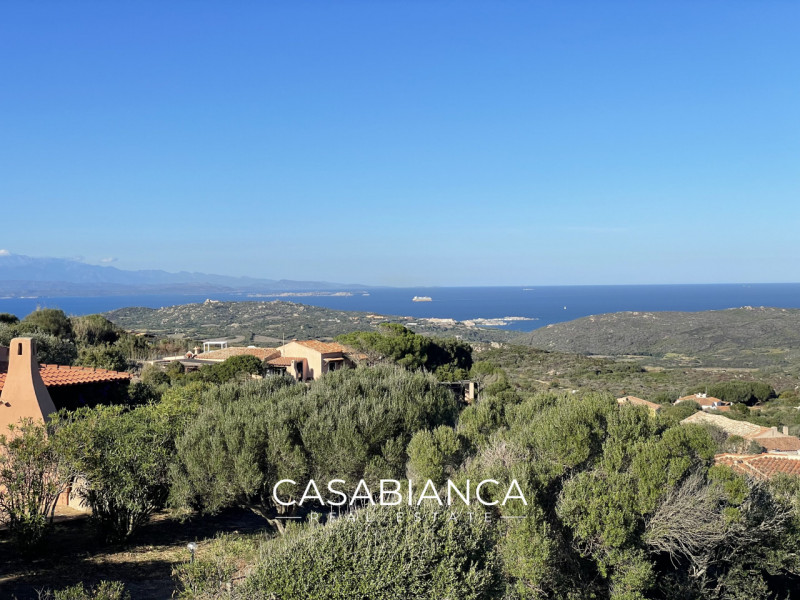 All’interno del rinomato villaggio residenziale “Capizza di Vacca”, perfettamente integrato nel p...