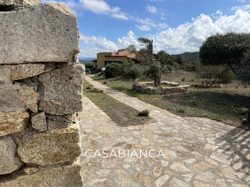 All’interno del rinomato villaggio residenziale “Capizza di Vacca”, perfettamente integrato nel p...