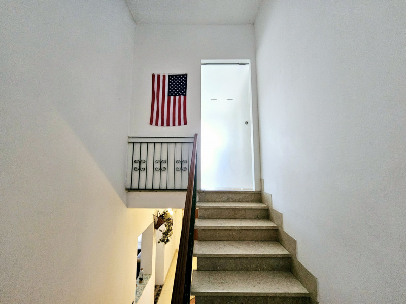 Proponiamo in vendita a Pojana Maggiore, spaziosa abitazione accostata, con ampio giardino esclus...