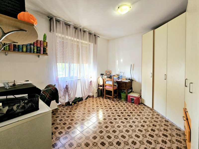 Proponiamo in vendita a Pojana Maggiore, spaziosa abitazione accostata, con ampio giardino esclus...