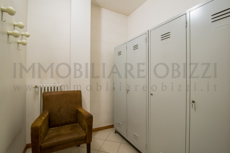 CENTRALISSIMO, con ampia possibilità di parcheggio più posto auto interno, proponiamo in affitto ...