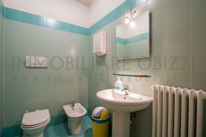 CENTRALISSIMO, con ampia possibilità di parcheggio più posto auto interno, proponiamo in affitto ...