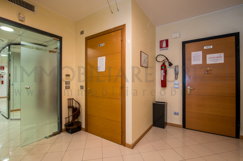 CENTRALISSIMO, con ampia possibilità di parcheggio più posto auto interno, proponiamo in affitto ...