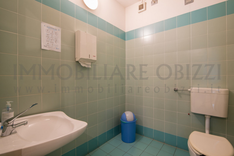 CENTRALISSIMO, con ampia possibilità di parcheggio più posto auto interno, proponiamo in affitto ...