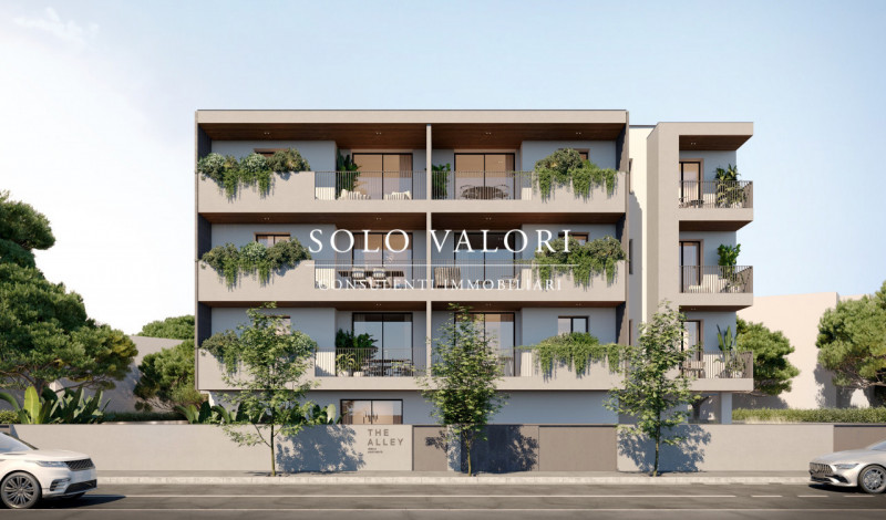 Scopri un'opportunità imperdibile nel cuore di Jesolo! Situato nella rinomata zona di Piazza Mazz...