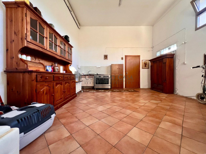 RIF. CM279 – CAMPOLONGO MAGGIORE (VE) 

OCCASIONE UNICA: RESIDENZA A2 CON AMPIO MAGAZZINO, RISTRU...