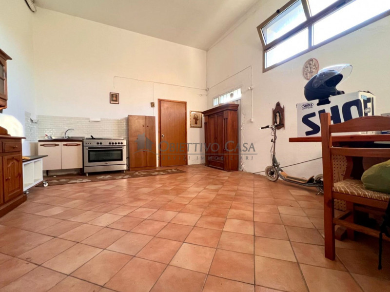 RIF. CM279 – CAMPOLONGO MAGGIORE (VE) 

OCCASIONE UNICA: RESIDENZA A2 CON AMPIO MAGAZZINO, RISTRU...