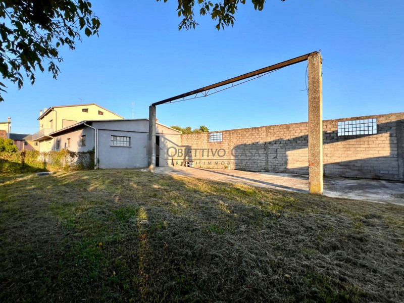 RIF. CM279 – CAMPOLONGO MAGGIORE (VE) 

OCCASIONE UNICA: RESIDENZA A2 CON AMPIO MAGAZZINO, RISTRU...