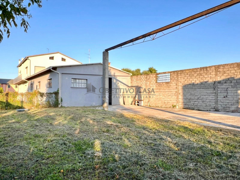 RIF. CM279 – CAMPOLONGO MAGGIORE (VE) 

OCCASIONE UNICA: RESIDENZA A2 CON AMPIO MAGAZZINO, RISTRU...