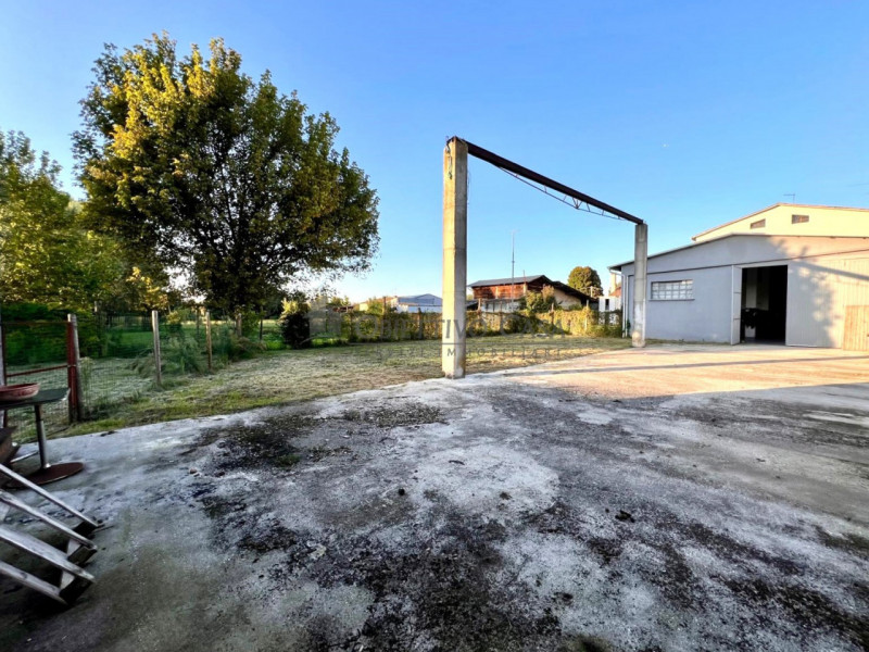 RIF. CM279 – CAMPOLONGO MAGGIORE (VE) 

OCCASIONE UNICA: RESIDENZA A2 CON AMPIO MAGAZZINO, RISTRU...