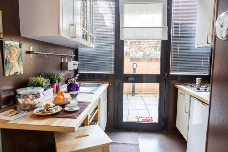 OTTIMA CASA SINGOLA SU DUE LIVELLI CON GIARDINO PRIVATO AFFITTASI AD IMPRESA

Zona Sant' Osvaldo,...