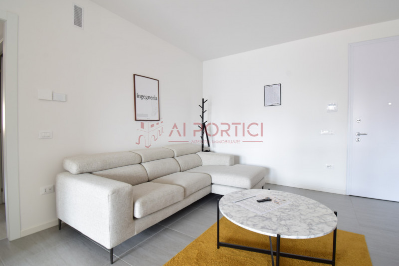 CAMPAGNA LUPIA – Esclusivo appartamento con terrazzo di 30 mq a pochi passi dal centro.
In una tr...
