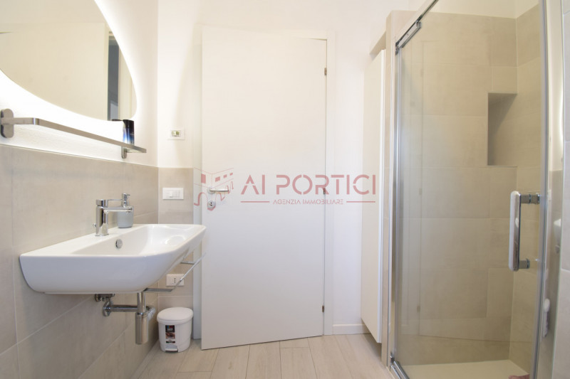 CAMPAGNA LUPIA – Esclusivo appartamento con terrazzo di 30 mq a pochi passi dal centro.
In una tr...