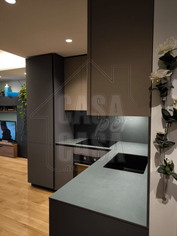 Scopri questo splendido appartamento trilocale di circa 80 mq, situato nel cuore del quartiere Sa...