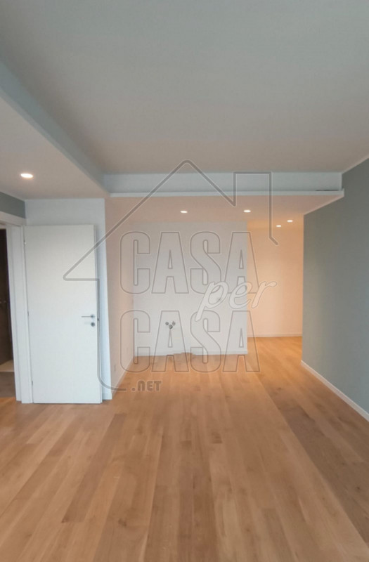 Scopri questo splendido appartamento trilocale di circa 80 mq, situato nel cuore del quartiere Sa...