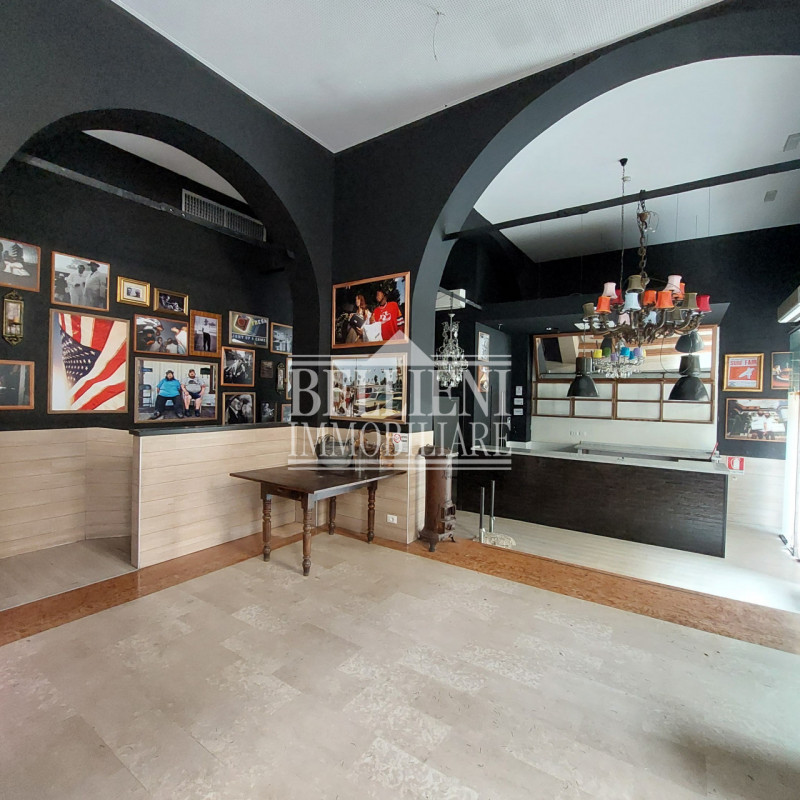 CORSO PALLADIO: Se stai cercando uno spazio commerciale nel cuore pulsante di Vicenza, questa è l...