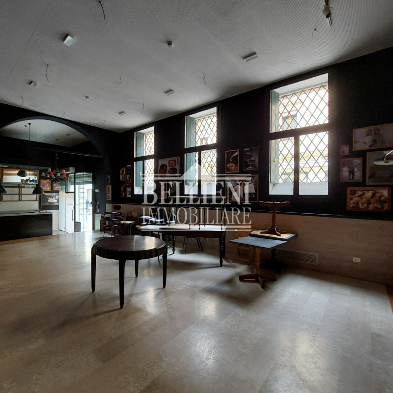 CORSO PALLADIO: Se stai cercando uno spazio commerciale nel cuore pulsante di Vicenza, questa è l...