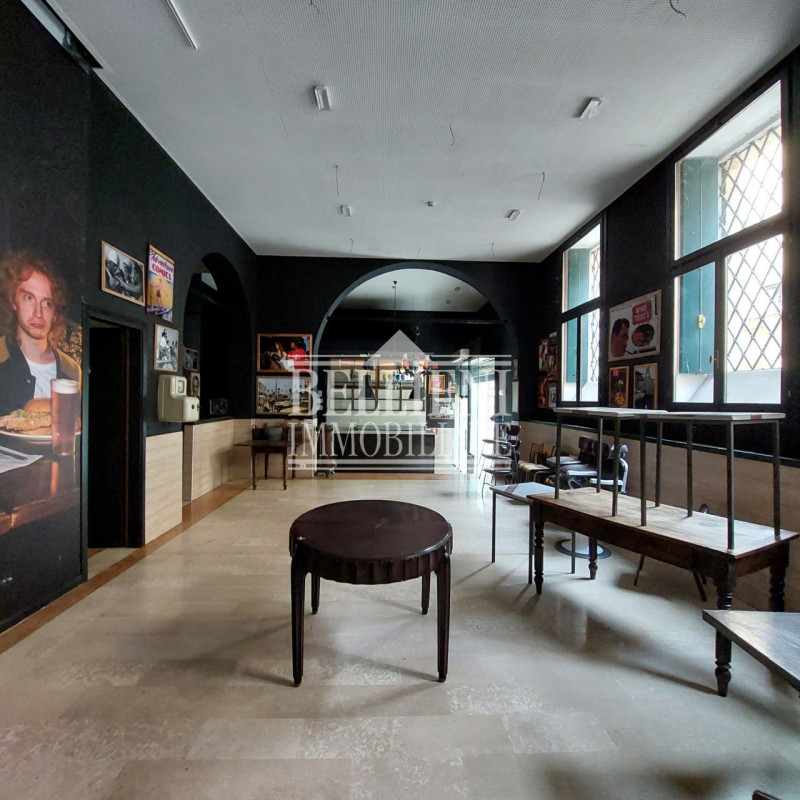 CORSO PALLADIO: Se stai cercando uno spazio commerciale nel cuore pulsante di Vicenza, questa è l...